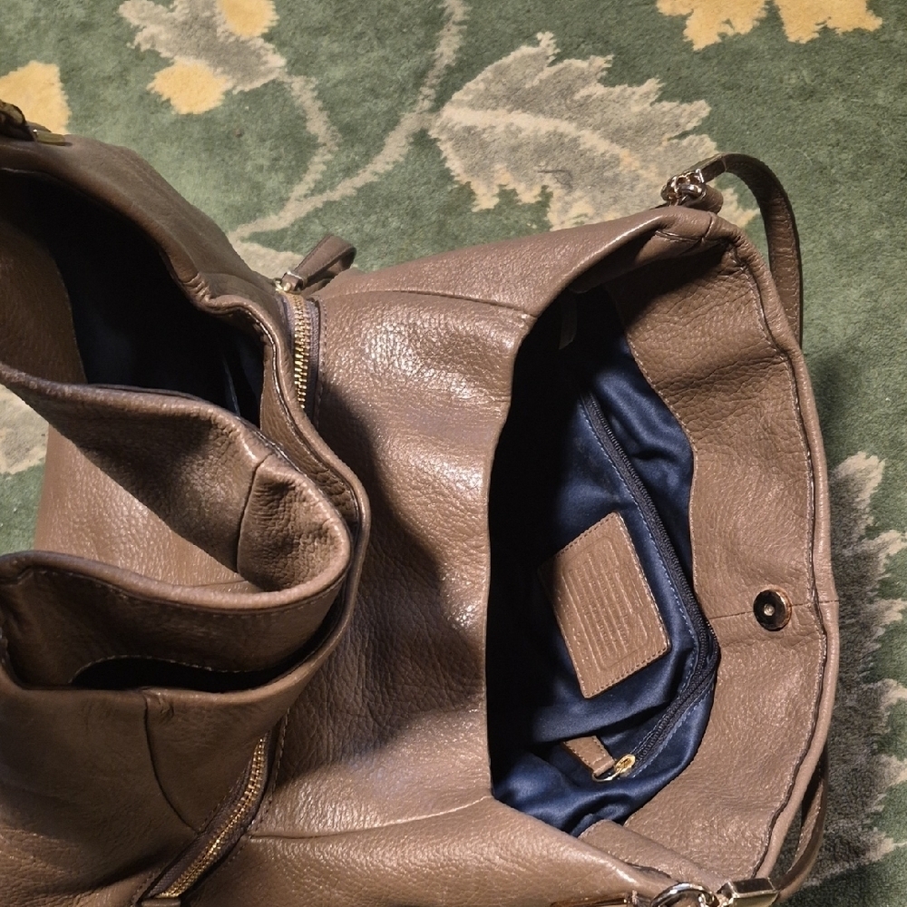 Classic Leather Tote Bag in Brown - Picture 13 of 15